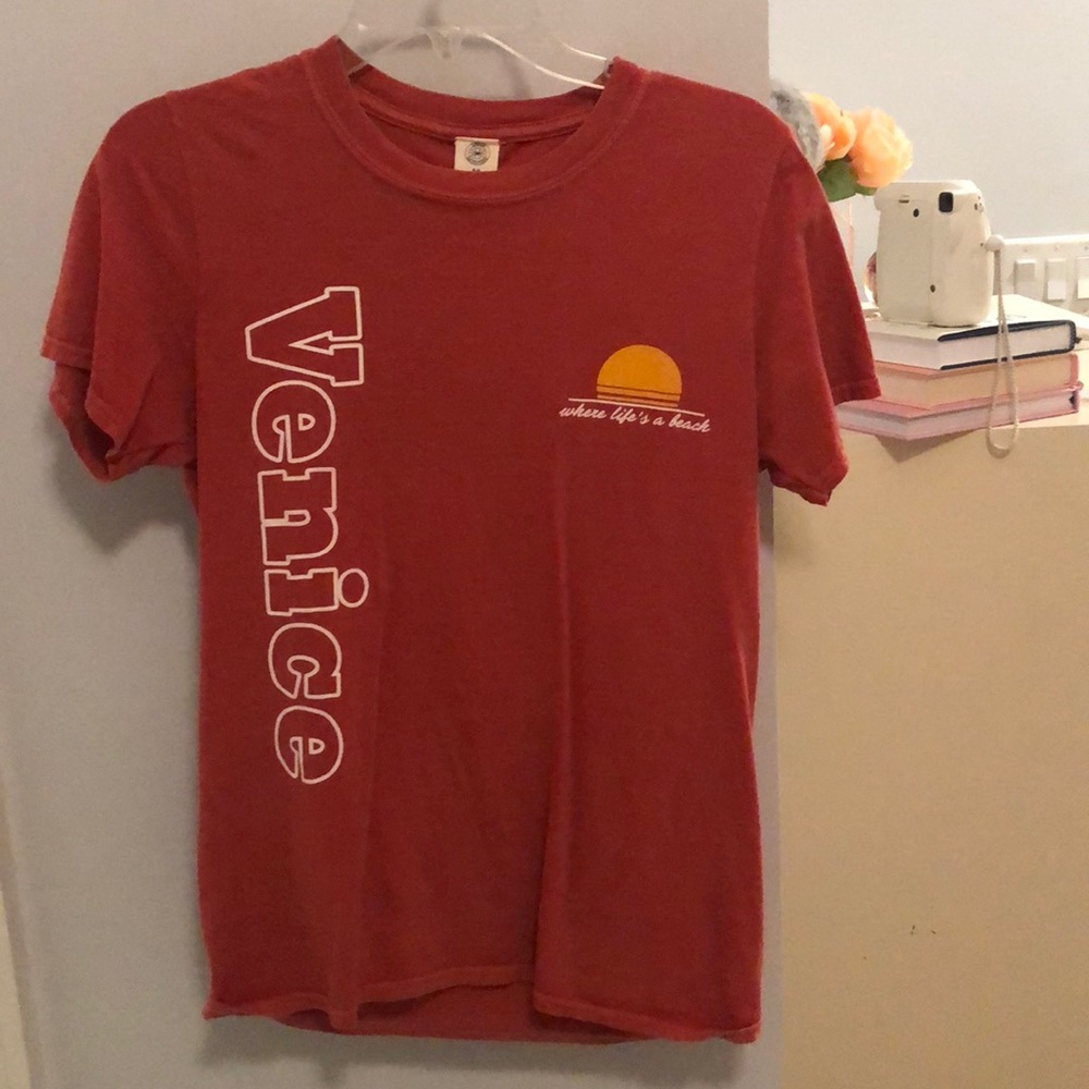 Venice Tee (Coral, White)